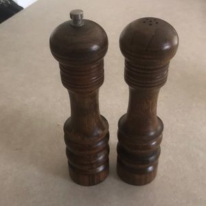 Wooden salt n pepper set